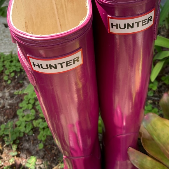 Women’s Hunter Boots Tall Rain Boots 👢in glossy finish. Size 7,  eggplant 🍆 - Picture 4 of 12
